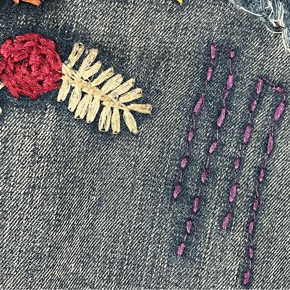 BLUE VELVET patchwork embroidery relaxed fit fray hem washed out jeans sz MEDIUM - Picture 12 of 14
